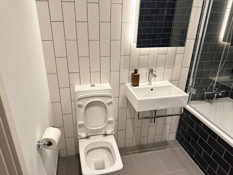 Spacious Modern 1 Bed Apartment. Londres Exterior foto